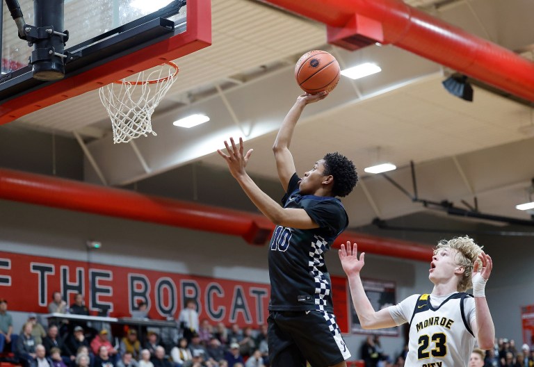 Boys basketball: Principia tops Monroe City in state sectional